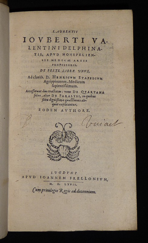 Laurentii Iouberti Valentini Delphinatis, apud Monspelienses medicae artis professoris, De peste liber vnus : ad clariss. D. Henricum Stapedium Agrippinatem, medicum sapientissimum. Accesserunt duo tractatus: vnus de quartana febre, alter de paralysi, in 