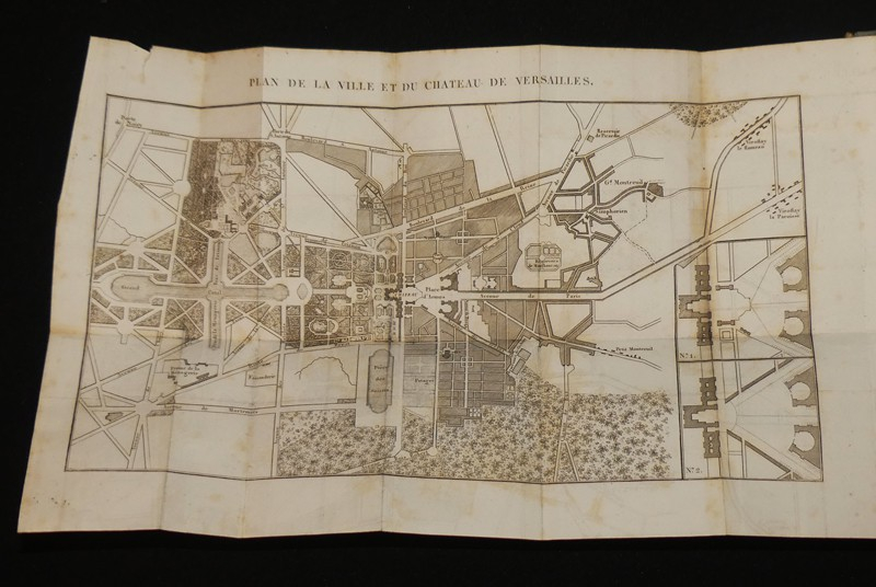 Tableau descriptif historique et pittoresque de la ville du chateau et du parc de versailles, compris les deux Trianon