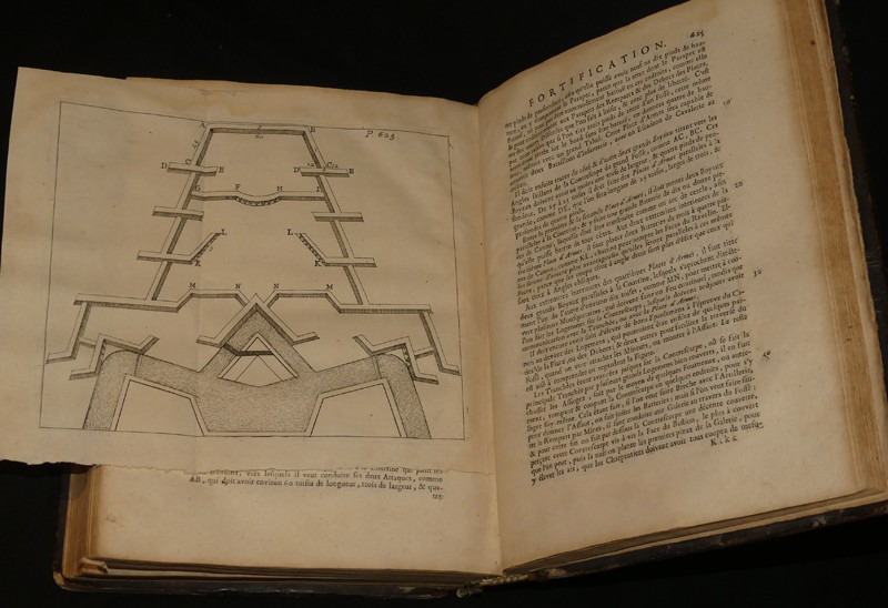 Dictionnaire mathématique ou idée générale des mathématiques, dans lequel l'on trouve, outre les termes de cette science, plusieurs termes des arts et des autres sciences ; Avec des raisonnemens qui conduisent peu à peu l'esprit à une connoissance univers