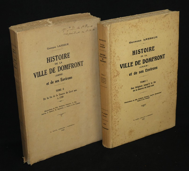 Histoire de la Ville de Domfront et de ses environs (2 volumes) Tome 1 : Des origines jusqu'à la fin de la Guerre de Cent ans - Tome 2 : De la fin de la Guerre de Cent ans à 1789